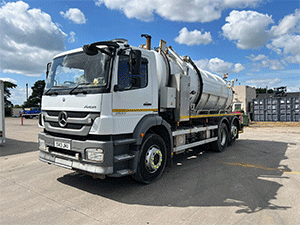 REF 41 - 2013 Mercedes 3300 Gallon stainless steel vacuum tanker for sale