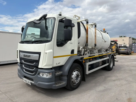 YN25 XRU (1)